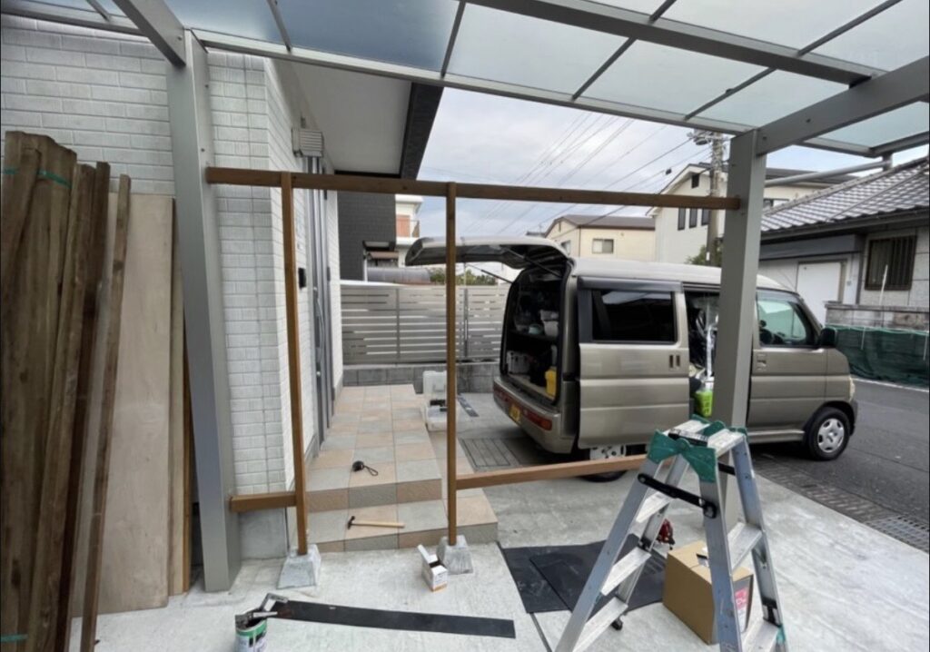 はたらくリフォーム　施工事例　カーポート　木フェンス工事